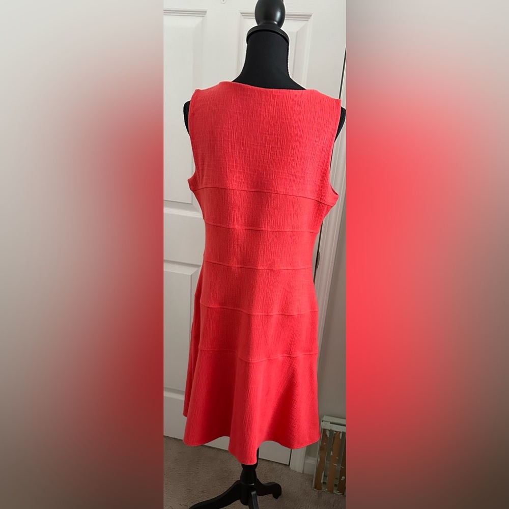 ENFOCUS STUDIO Elegant Coral Sleeveless Dress - Picture 3 of 5